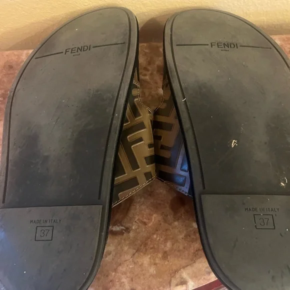 Fendi Black and Gold Logo Slides - Picture 2 of 2